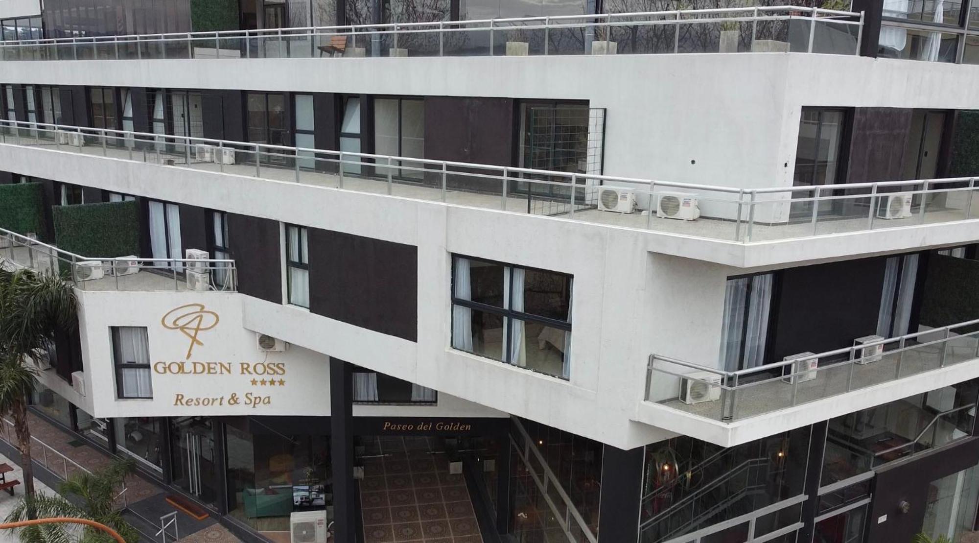 Golden Ross Hotel วิญาการ์ลอสปาซ ภายนอก รูปภาพ